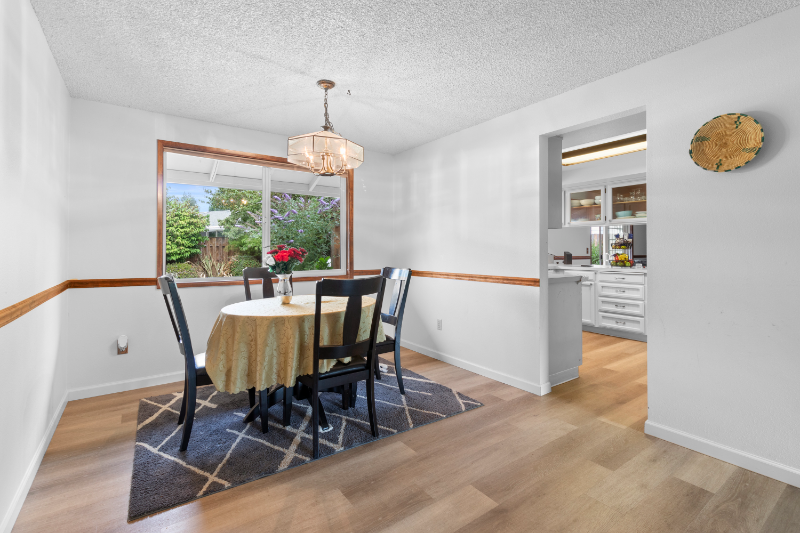 2545 Ne Maple Ave - Photo 3 of 10