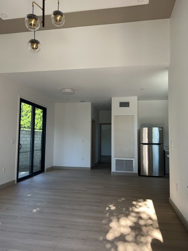 919 Wildrose Ave - Photo 2 of 13