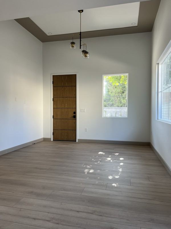 919 Wildrose Ave - Photo 3 of 13