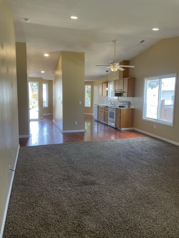 15619 Ne Hickory St - Photo 3 of 20