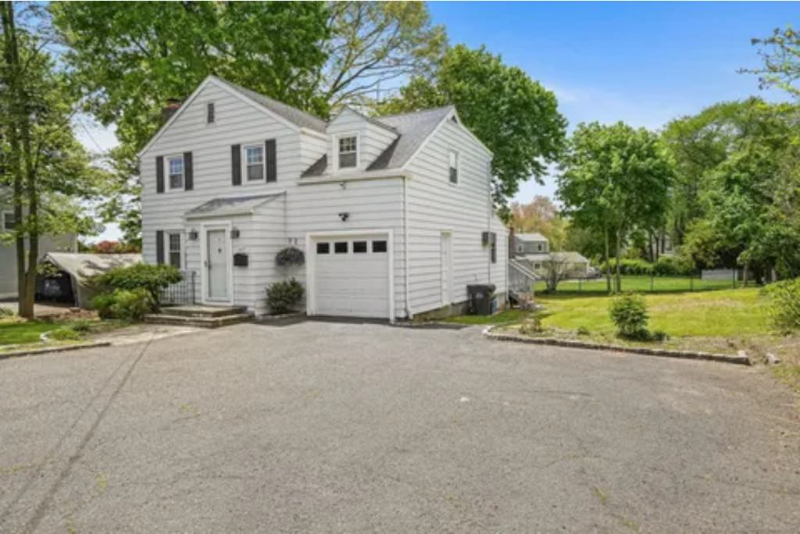 5017 Main St - Photo 2 of 13