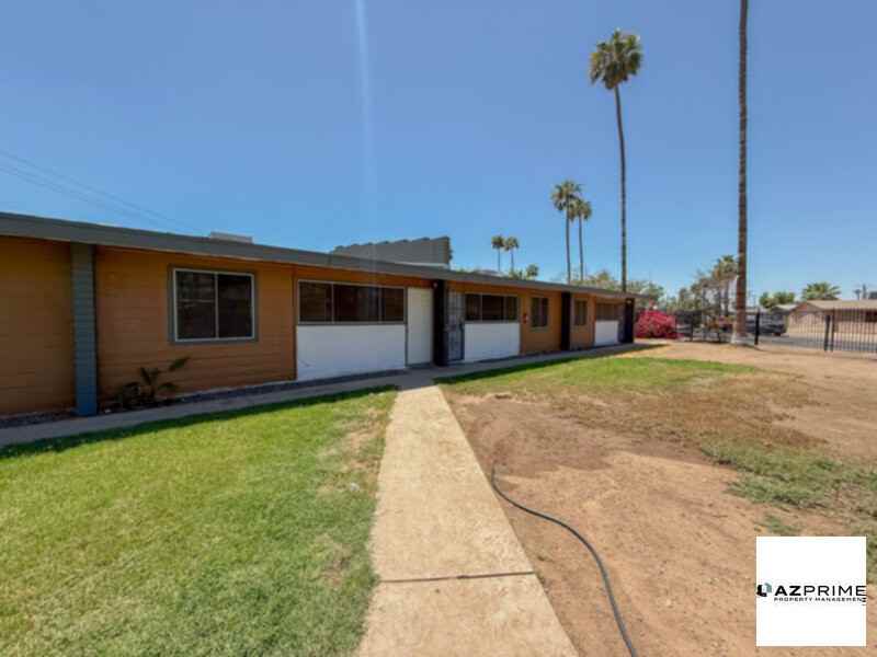 2139 W Devonshire Ave #3