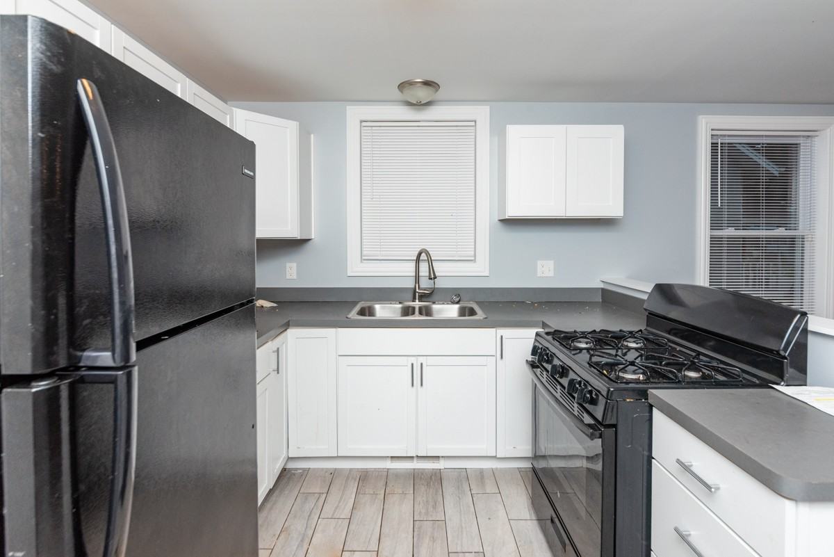 18247 Roy St - Photo 2 of 20