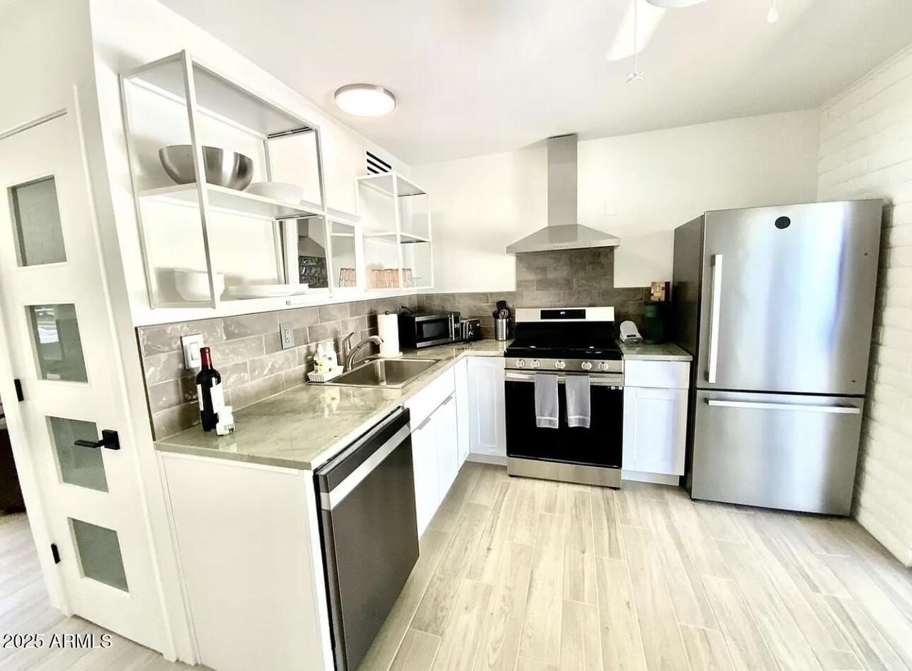 5811 E Surrey Dr - Photo 2 of 11