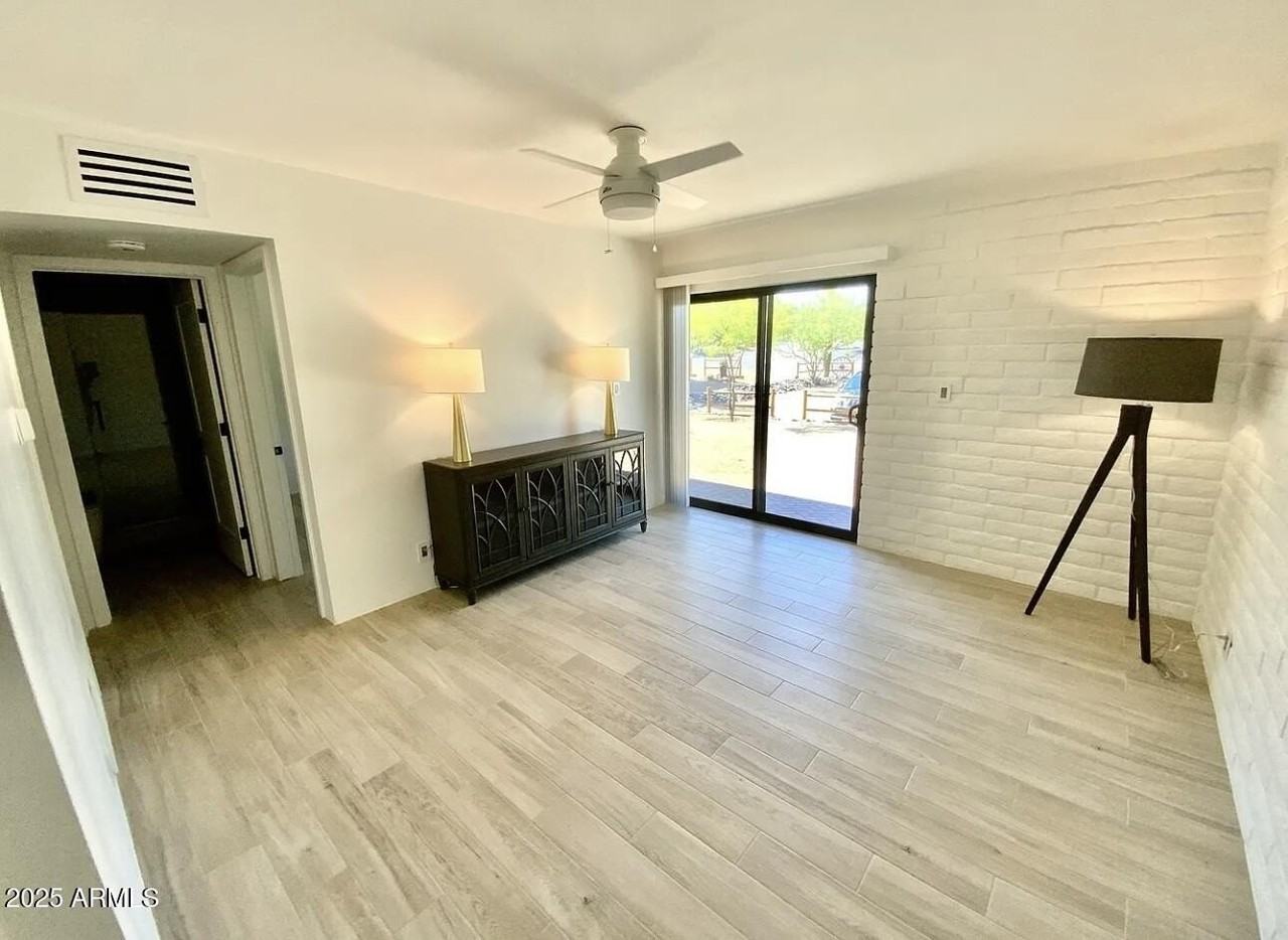 5811 E Surrey Dr - Photo 3 of 11