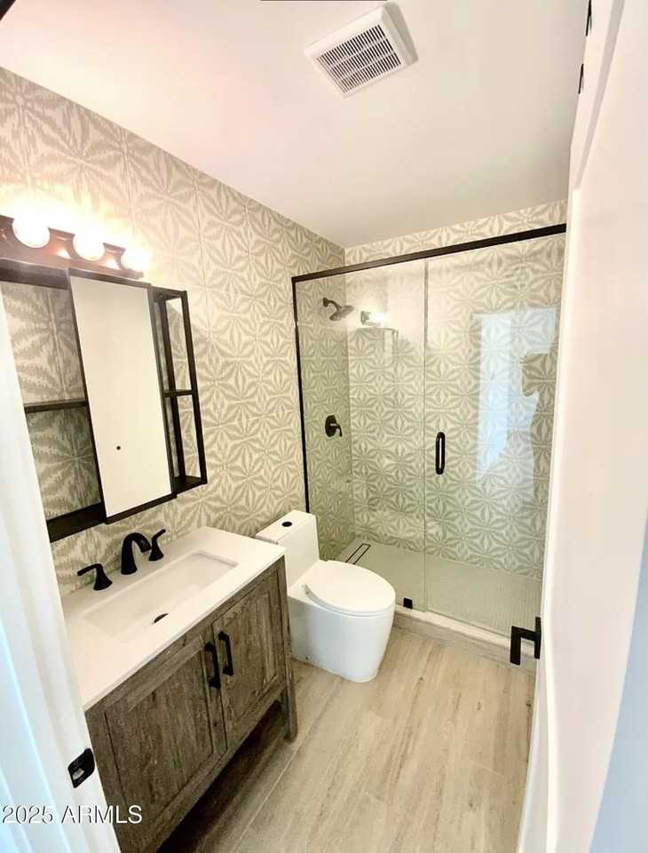 5811 E Surrey Dr - Photo 4 of 11