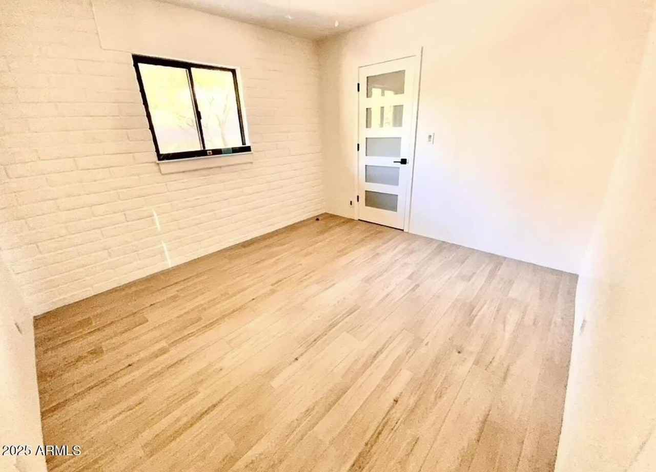 5811 E Surrey Dr - Photo 6 of 11