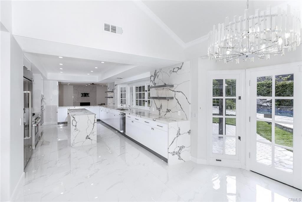 6037 Little Oak Ln - Photo 3 of 8