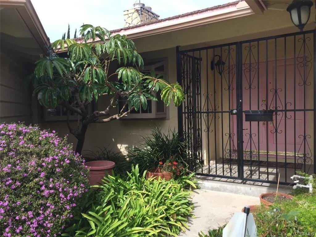 23439 Clarendon St - Photo 3 of 8