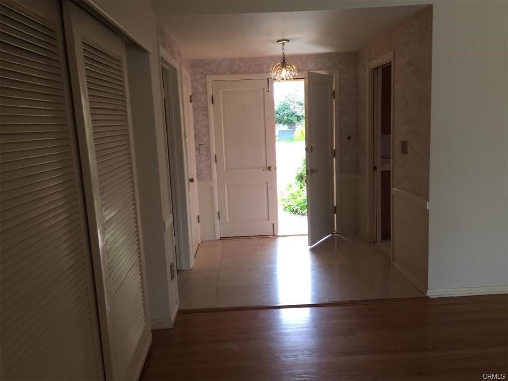 23439 Clarendon St - Photo 4 of 8