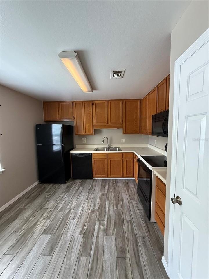 8209 Olympia Court - Photo 7 of 29