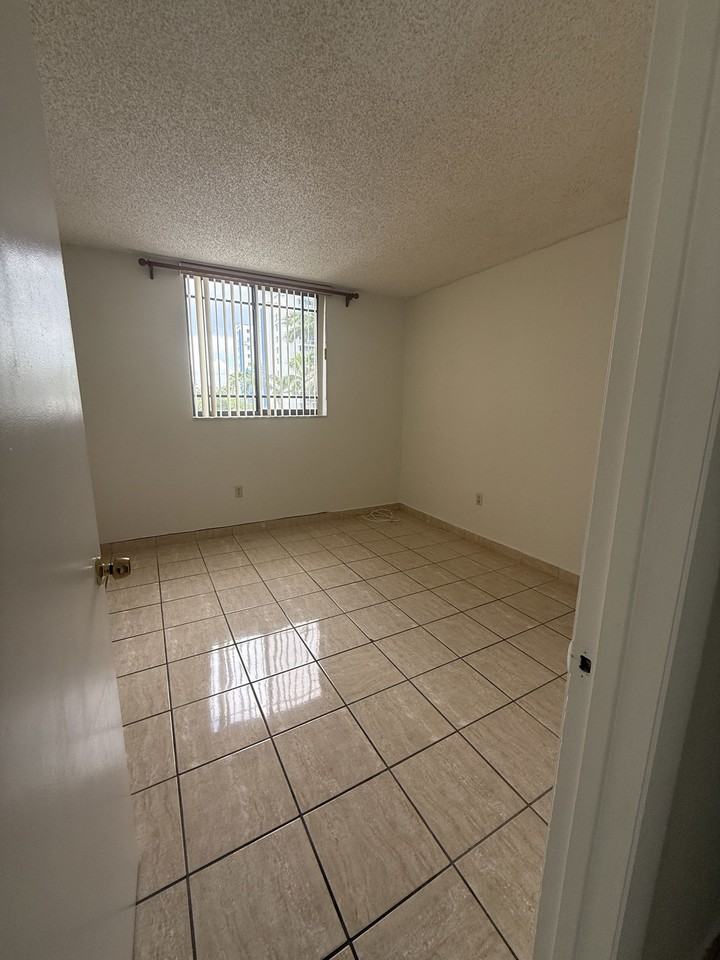 5033 Nw 7th St #410 - Photo 7 of 8