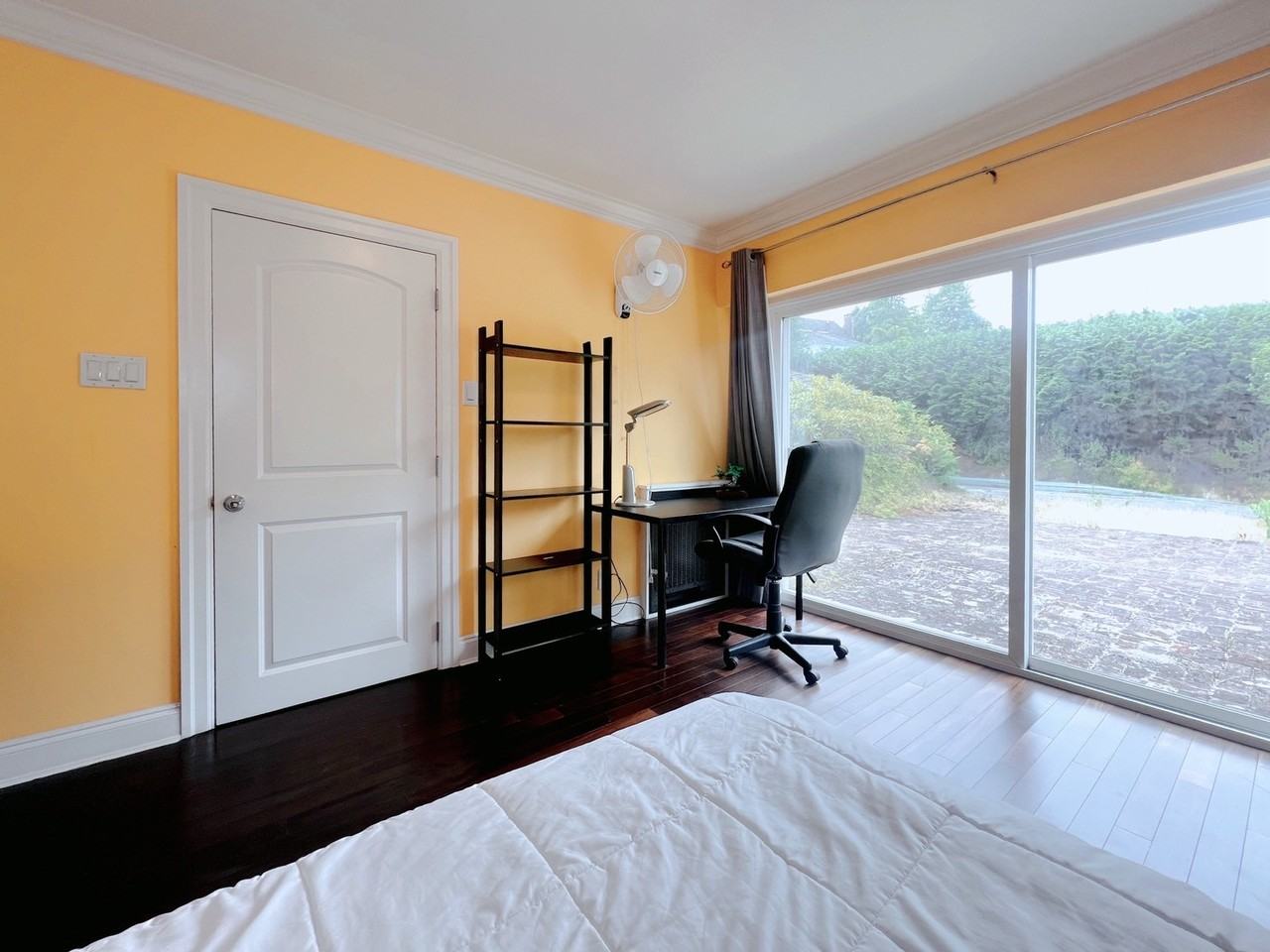 1563 Wesbrook Crescent - Photo 2 of 7