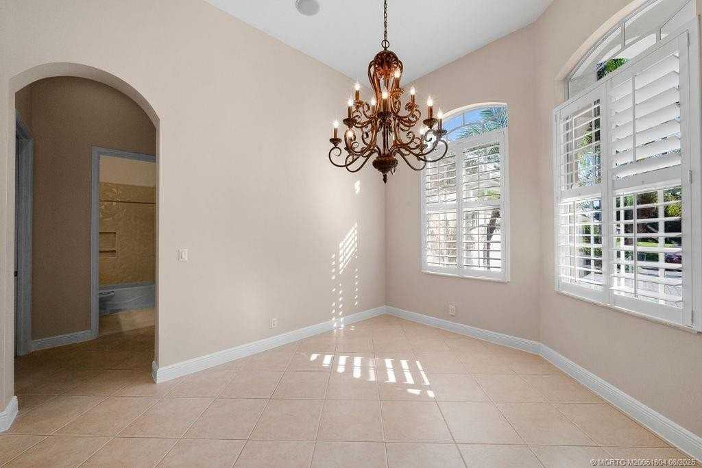 511 Sw Squire Johns Ln - Photo 4 of 28