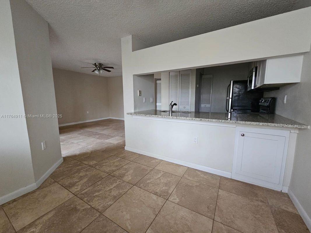 22203 Glenmoor Dr - Photo 4 of 9