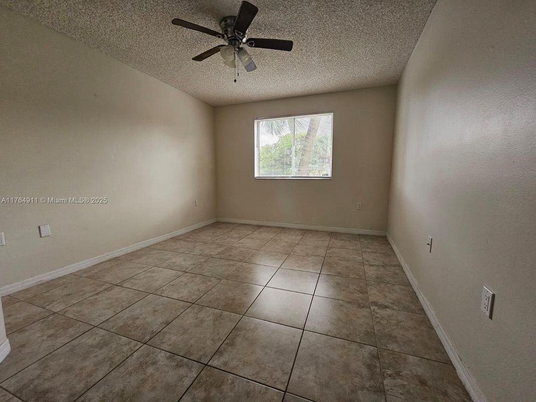 22203 Glenmoor Dr - Photo 6 of 9