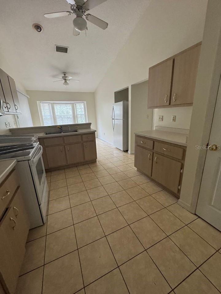 4221 Ne 32nd Cir - Photo 3 of 5