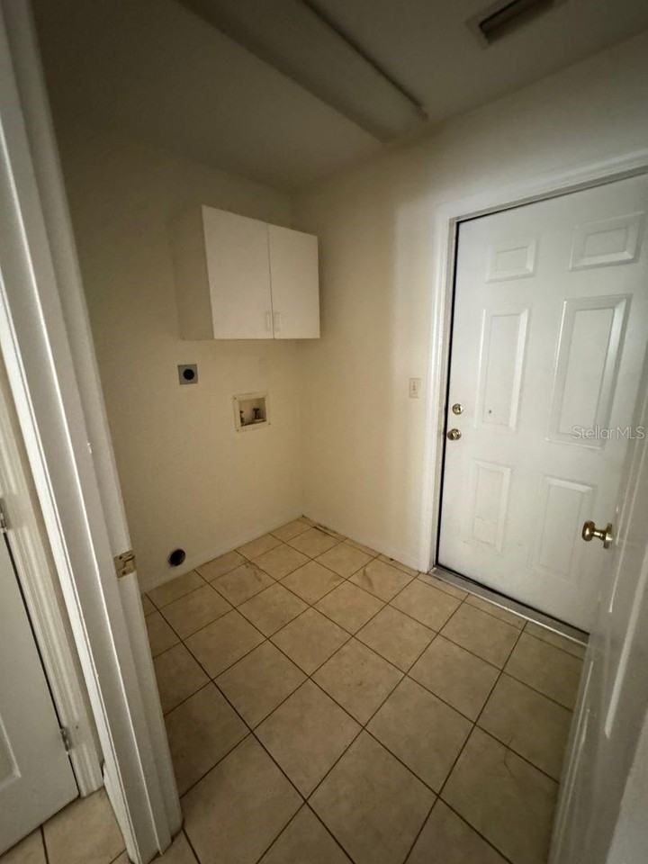 4221 Ne 32nd Cir - Photo 5 of 5