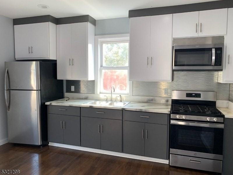 214 21st St - Photo 2 of 10