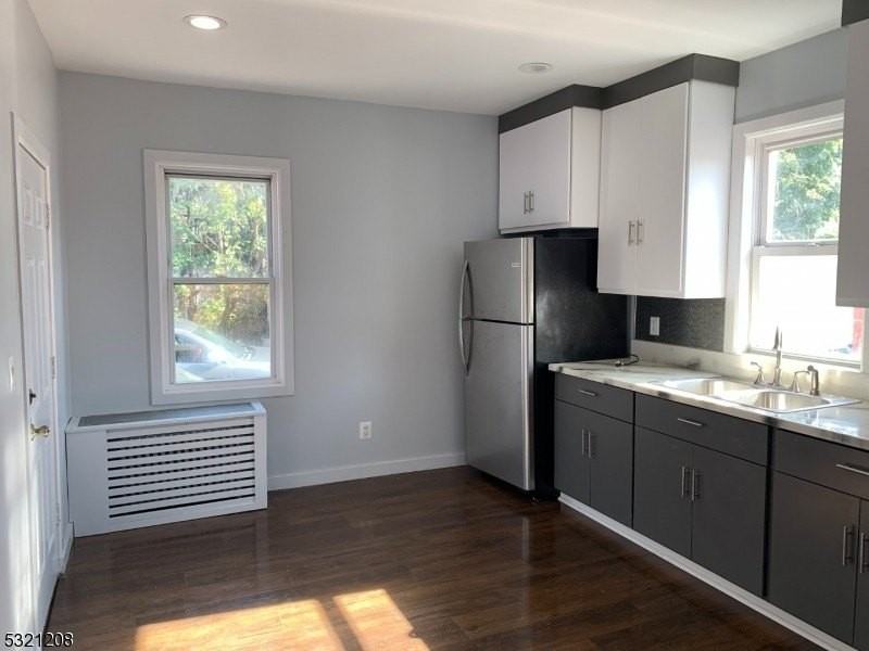 214 21st St - Photo 3 of 10