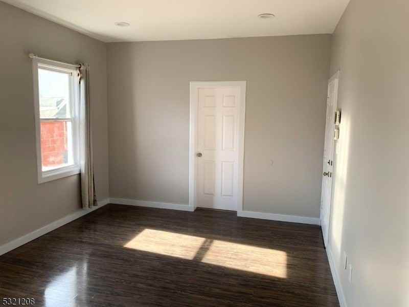 214 21st St - Photo 5 of 10