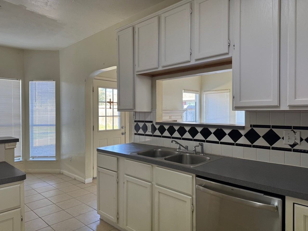 19214 Carpet Bagger Dr - Photo 4 of 21