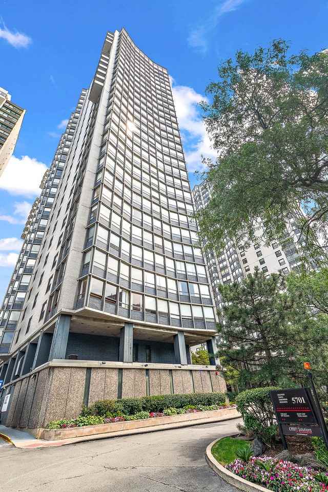 5701 N Sheridan Rd ##28g - Photo 2 of 25