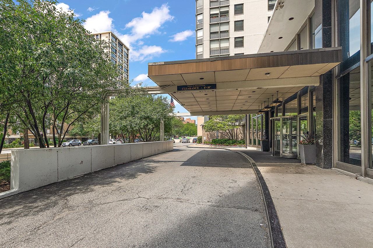 5701 N Sheridan Rd ##28g - Photo 3 of 25