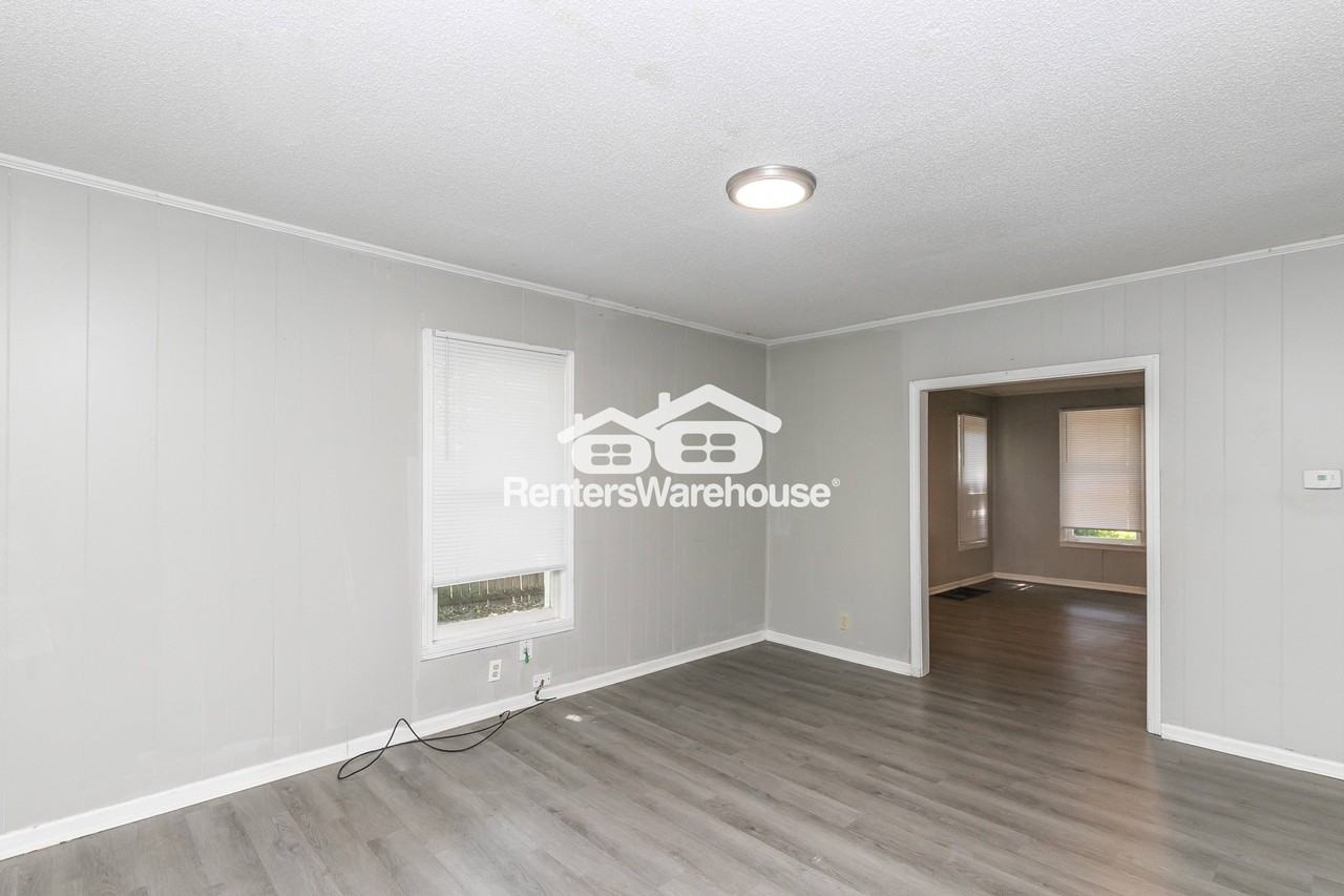 808 S Grand Ave - Photo 3 of 24