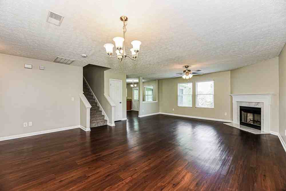 5012 Millpond Ct - Photo 5 of 17