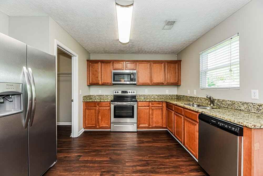 5012 Millpond Ct - Photo 6 of 17
