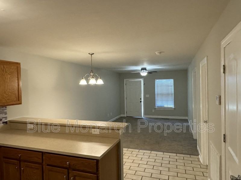 312 Morris St - Photo 3 of 23