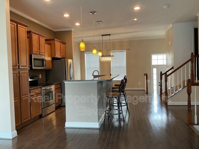 111 Kingsley Dr - Photo 3 of 14