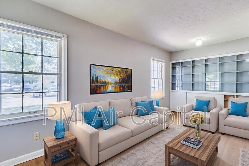 1102 S Minneapolis Ave - Photo 2 of 9