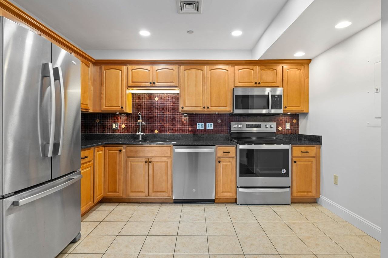 39 Fenton St #7 - Photo 3 of 25