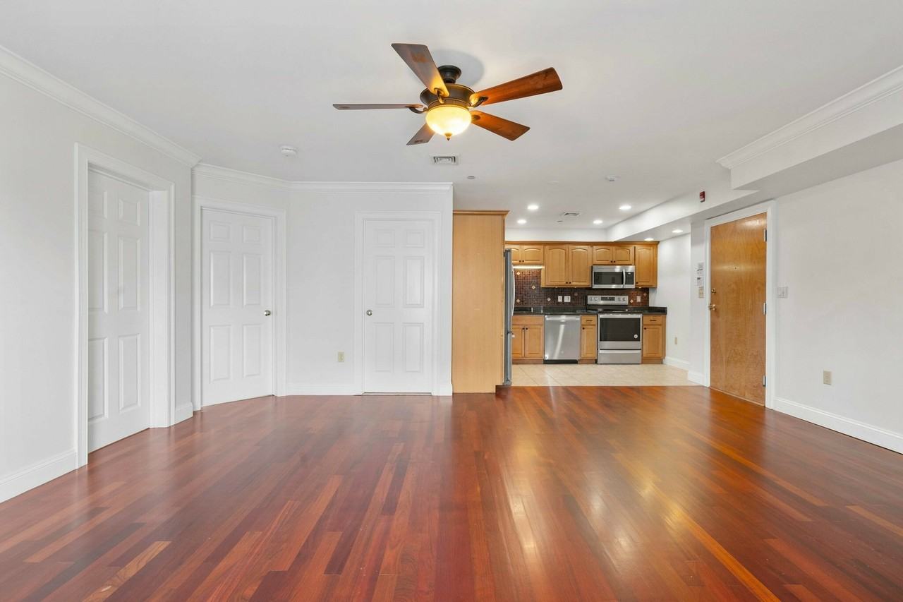 39 Fenton St #7 - Photo 4 of 25