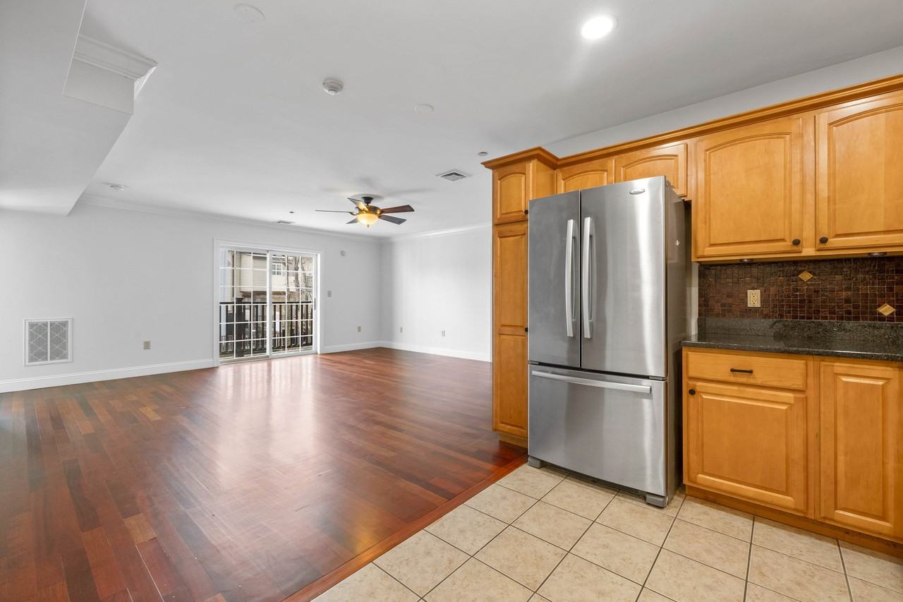 39 Fenton St #7 - Photo 5 of 25