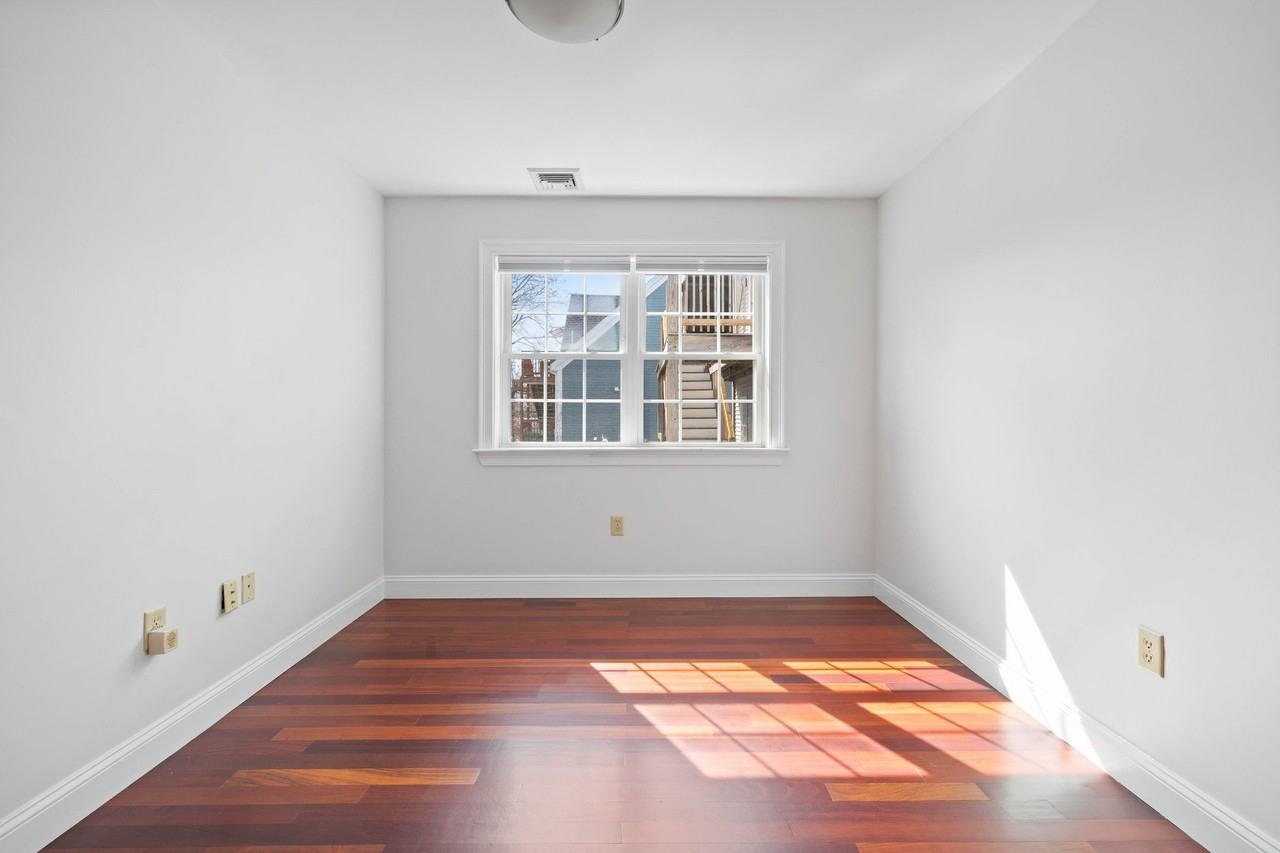 39 Fenton St #7 - Photo 7 of 25