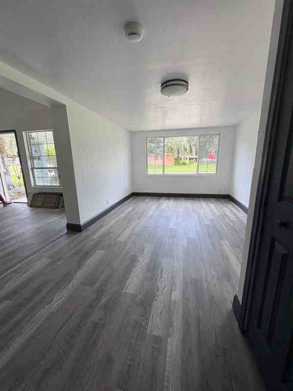 5356 Keystone Dr N - Photo 3 of 15