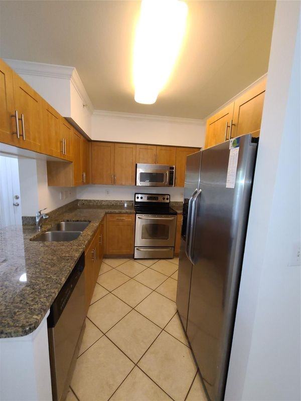 6529 Emerald Dunes Dr ##319 - Photo 4 of 10