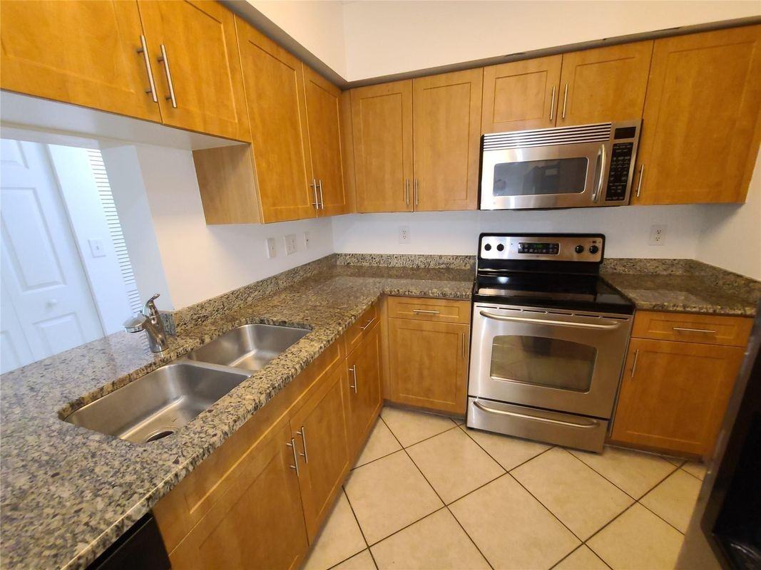 6529 Emerald Dunes Dr ##319 - Photo 5 of 10