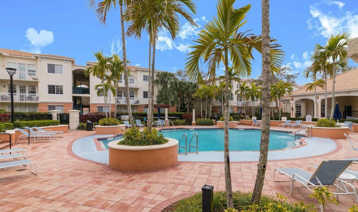 9825 Baywinds Dr - Photo 2 of 9