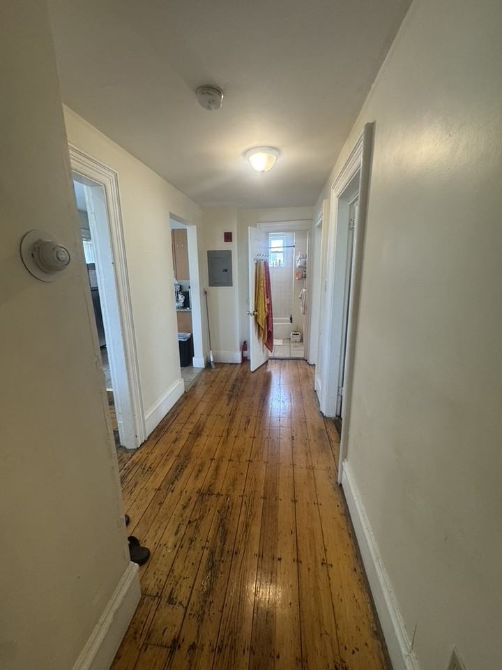 230 Roxbury St #4 - Photo 3 of 7