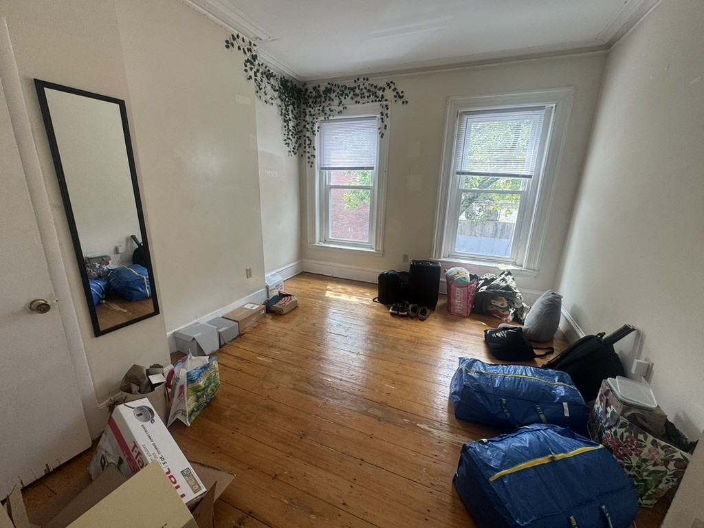 230 Roxbury St #4 - Photo 4 of 7