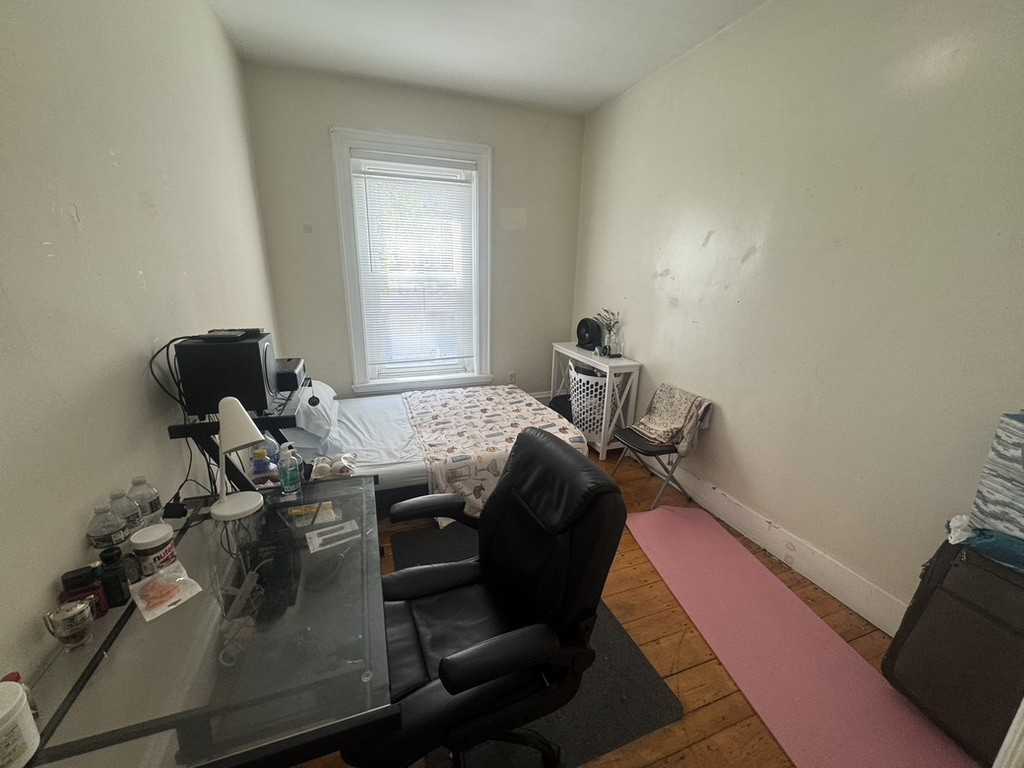 230 Roxbury St #4 - Photo 5 of 7