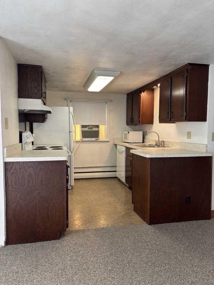 1703 26th St - Photo 2 of 10