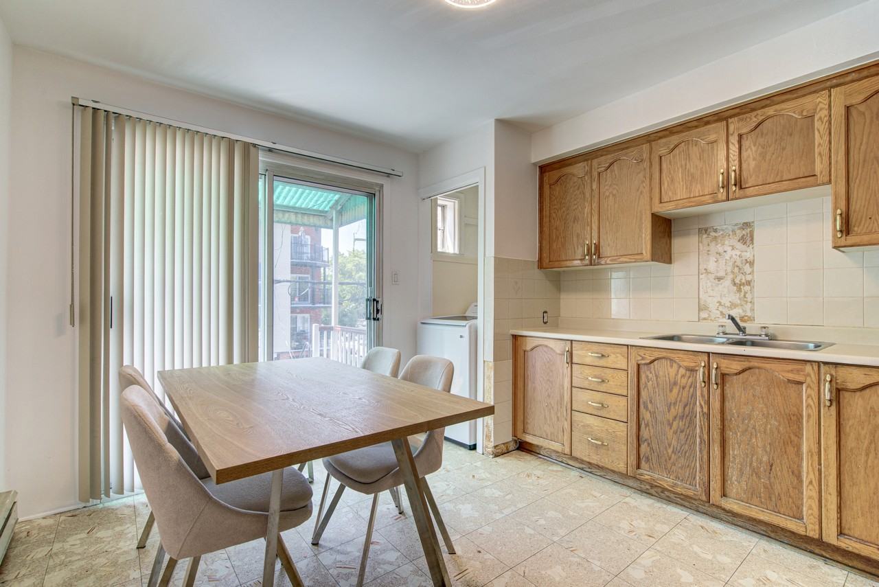 9328 12e Avenue - Photo 3 of 9