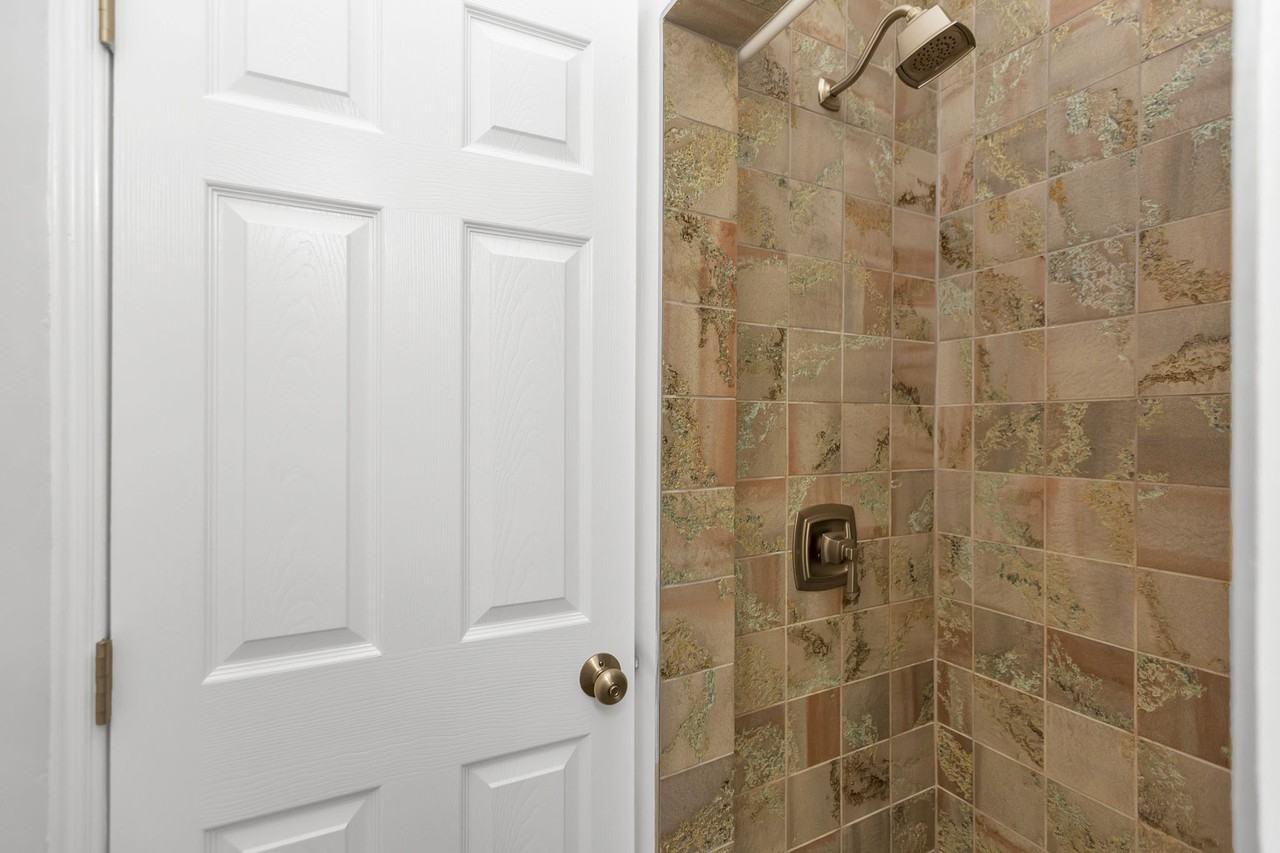 1201 Pine - Photo 2 of 22