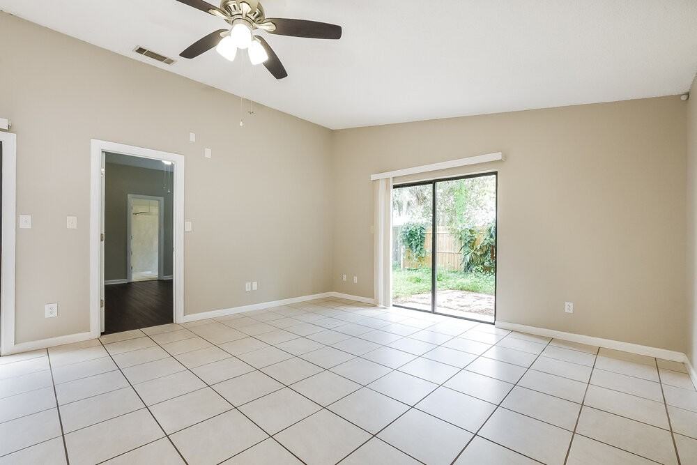 1409 Bridlebrook Dr - Photo 3 of 16