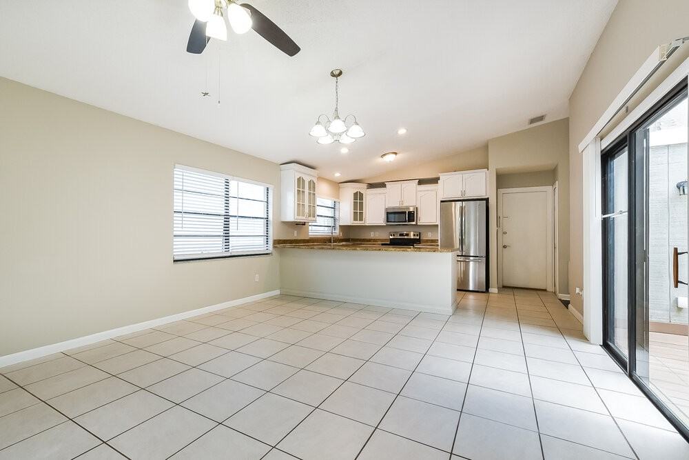 1409 Bridlebrook Dr - Photo 4 of 16